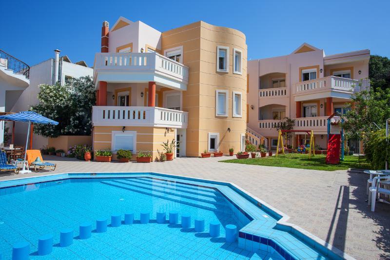 Artemis Apartments Stalós Exterior foto